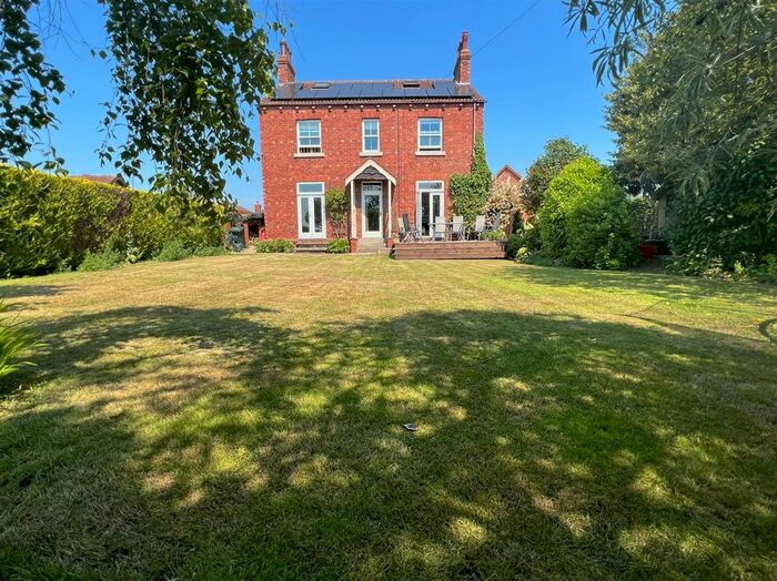 6 Bedroom Detached House For Sale In Cawood Road, Wistow, YO8