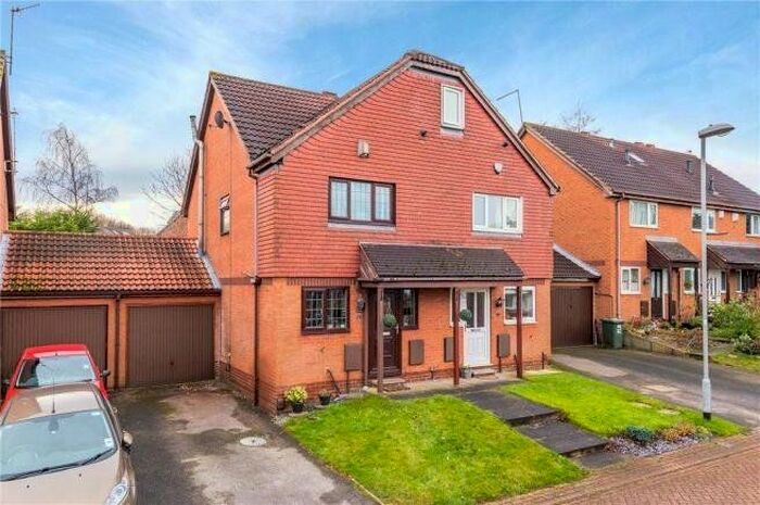 2 Bedroom Semi-Detached House To Rent In Ibbetson Road, Churwell, Morley, Leeds LS27