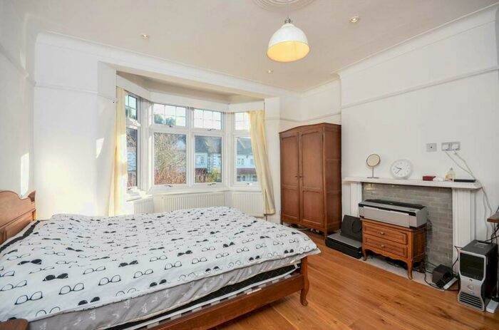 4 Bedroom House To Rent In Woodlands Avenue, Finchley Central, London, N3