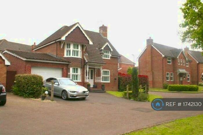 3 Bedroom Detached House To Rent In Tanyard Close, Maidenbower, Crawley, RH10