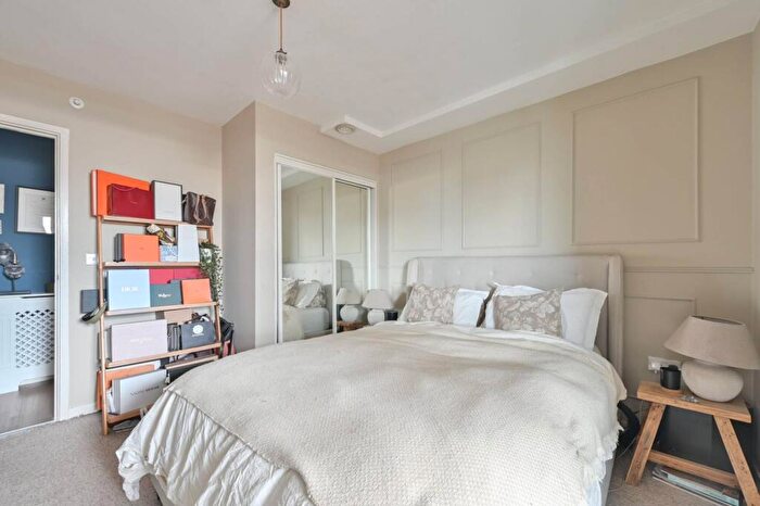 2 Bedroom Flat To Rent In Blue Anchor Lane, Bermondsey, London, SE16