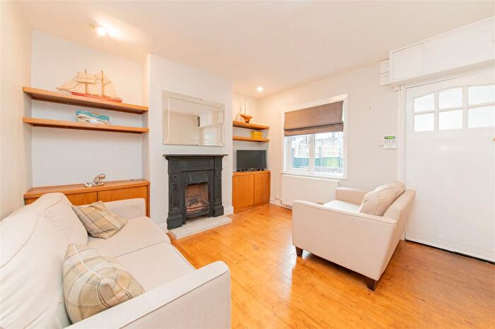 2 Bedroom Terraced House To Rent In Burroughs Gardens, Hendon, NW4