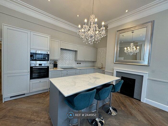 2 Bedroom Flat To Rent In Elmfield House, Doncaster, DN1