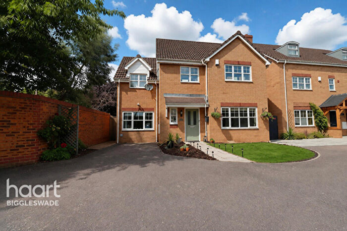 4 Bedroom Detached House For Sale In The Railway, Henlow, SG16
