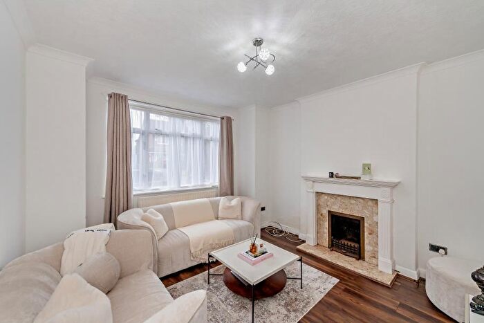 2 Bedroom Maisonette To Rent In Tolcarne Drive, Pinner, HA5