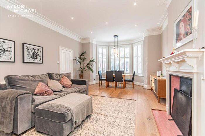 2 Bedroom Flat For Sale In Third Avenue, Hove, BN3