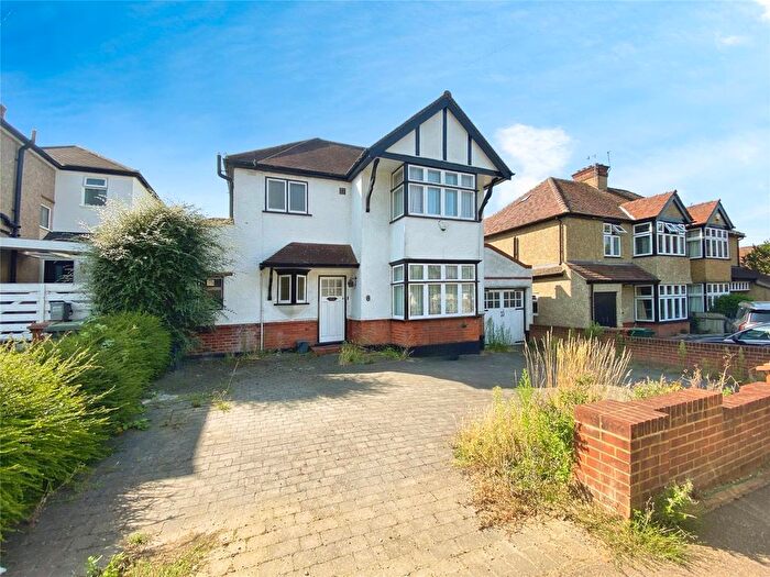 3 Bedroom Detached House For Sale In Gallows Hill Lane, Abbots Langley, Hertfordshire, WD5