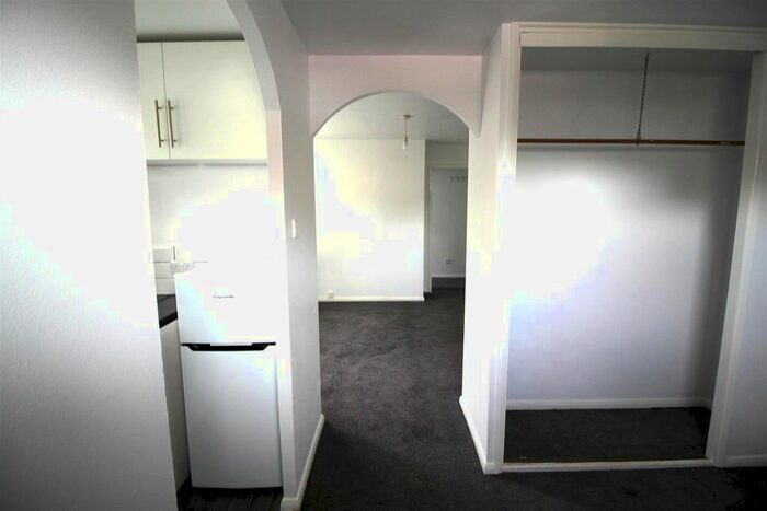 1 Bedroom Flat To Rent In Dehavilland Close, Northolt, Middlesex, UB5