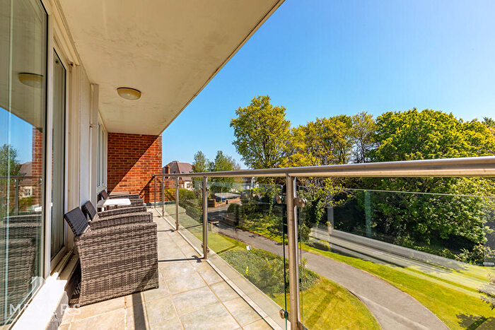 2 Bedroom Flat For Sale In Sandbourne Road, Bournemouth, BH4