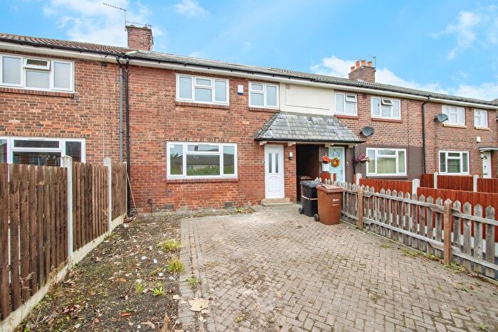 3 Bedroom Terraced House For Sale In Halton Moor Avenue, Leeds, LS9