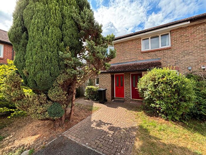 2 Bedroom End Of Terrace House To Rent In Gooch Close, Twyford, Reading, Berkshire, RG10