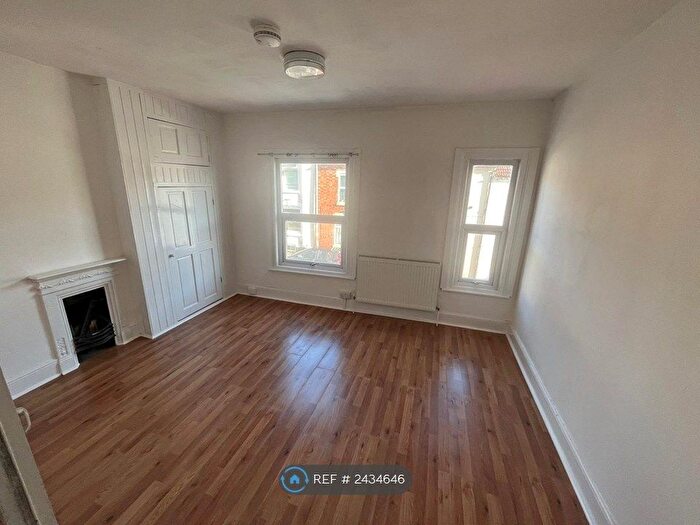 3 Bedroom Terraced House To Rent In Cambridge Street, Northampton, NN2
