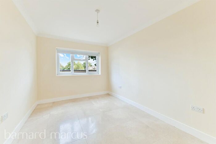 2 Bedroom Detached Bungalow For Sale In Kings Road, London, SE25