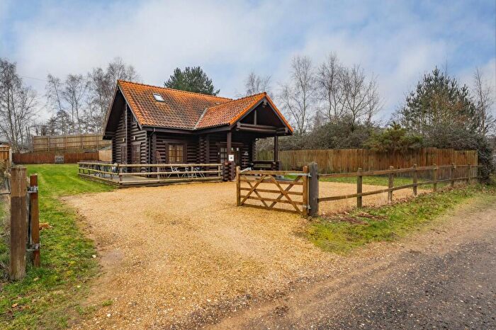 3 Bedroom Log Cabin For Sale In Common Road, Pentney, PE32