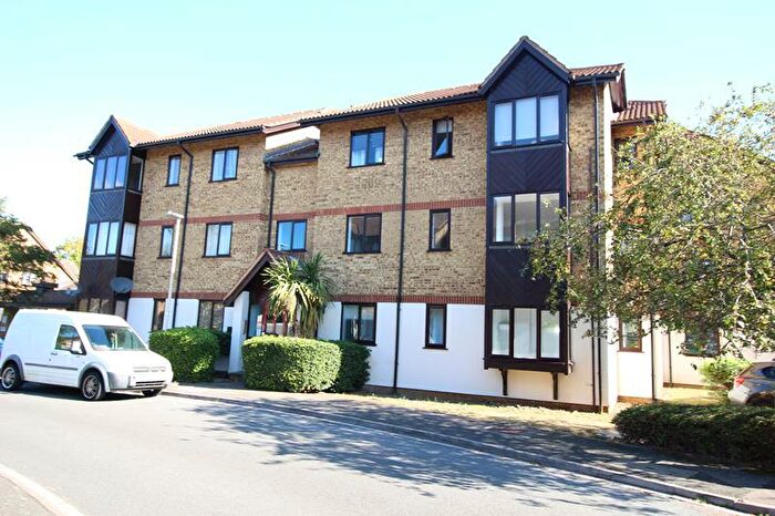 1 Bedroom Flat To Rent In Redwood Grove, Bedford, MK42