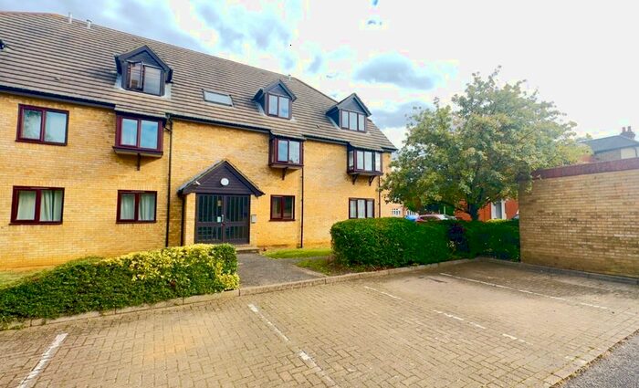 2 Bedroom Flat To Rent In Jeffreys House, Bond Road, Surbiton, KT6