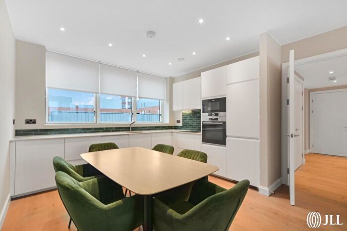 3 Bedroom Flat To Rent In Sugar House Lane Sugar House Island, E15