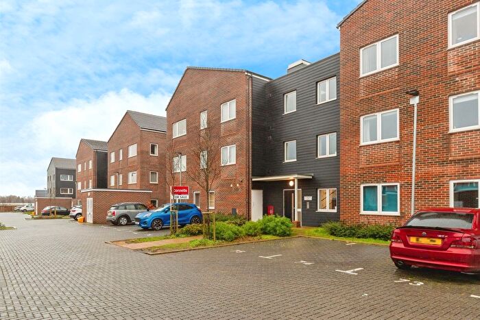 2 Bedroom Flat For Sale In Blossom Drive, Welwyn Garden City, AL7