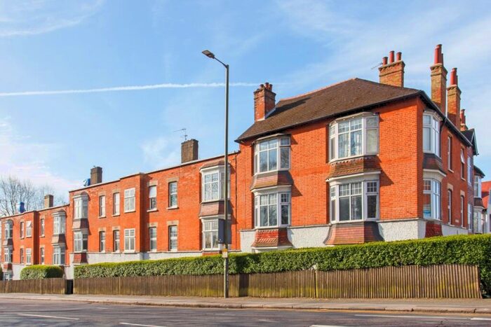 3 Bedroom Flat To Rent In Barnet Hill Barnet, EN5