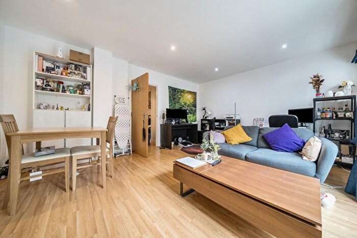 2 Bedroom Flat For Sale In Hither Green Lane, Hither Green, London, SE13