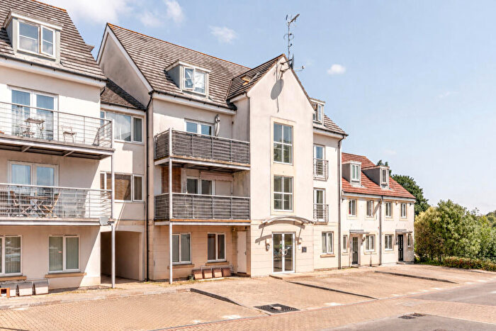 3 Bedroom Flat For Sale In Summit Close, Kingswood, BS15