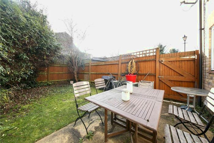3 Bedroom Mews To Rent In Oliver Mews, Peckham, London, SE15