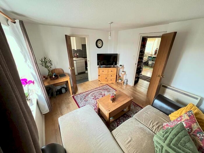 1 Bedroom Flat To Rent In New Ash Close, London N2