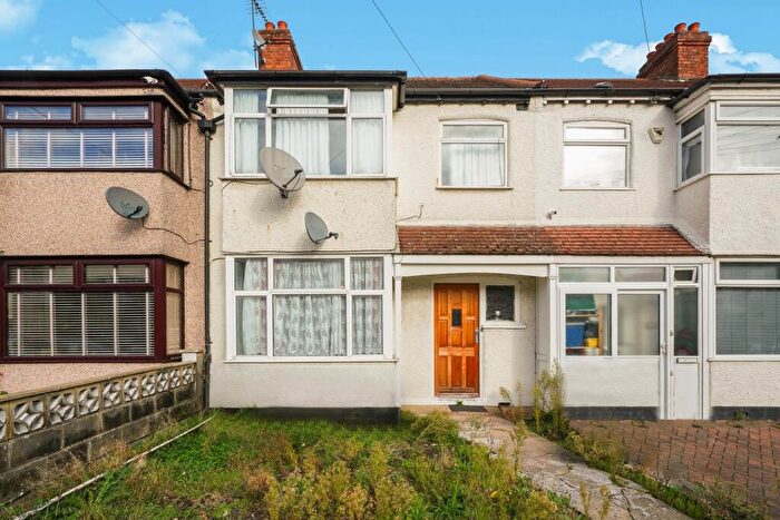 3 Bedroom Terraced House For Sale In Rosecourt Road, Croydon, CR0
