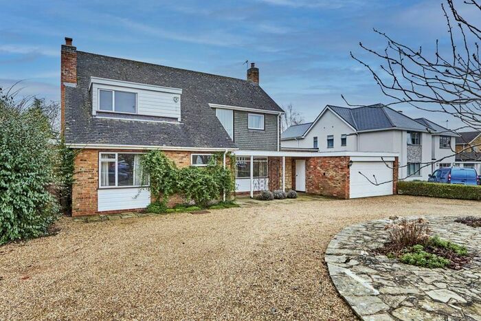 4 Bedroom Property To Rent In Barlings Road, Harpenden, Hertfordshire AL5