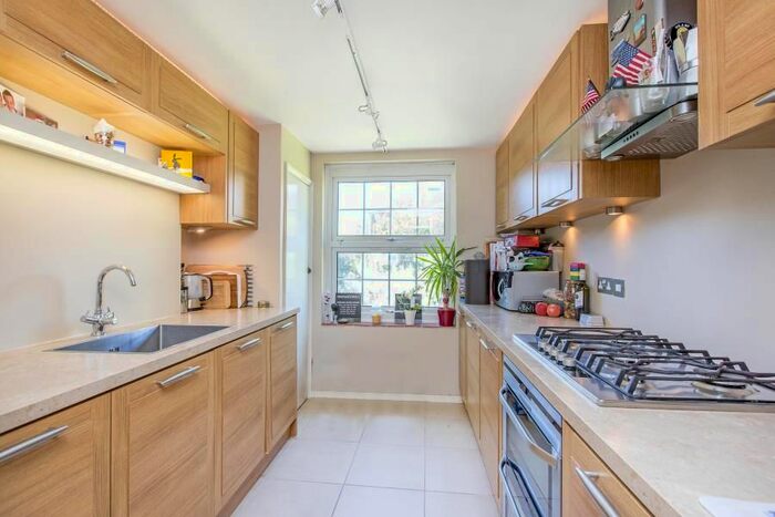 1 Bedroom Flat To Rent In Bedford Court, Grena Road, TW9