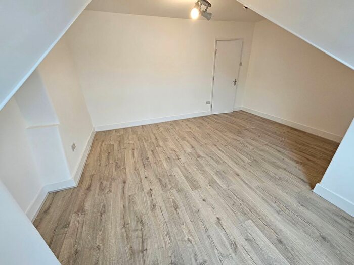 1 Bedroom Property To Rent In Fairbridge Road, N19