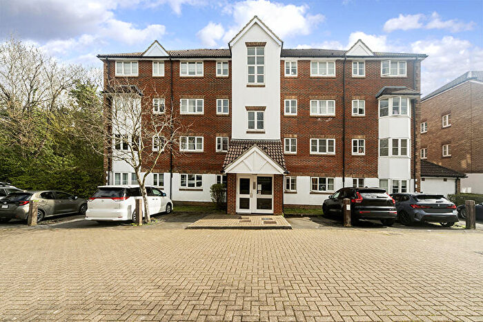 2 Bedroom Apartment For Sale In Autumn Drive, Sutton, SM2
