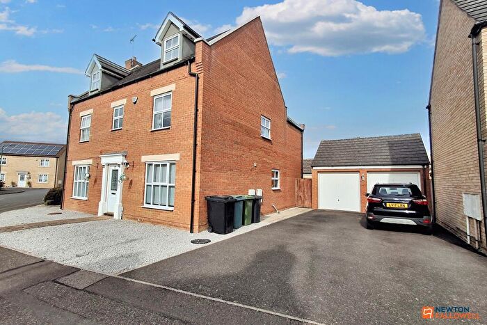 5 Bedroom Detached House For Sale In Crystal Drive, Sugar Way, Woodston, Peterborough, PE2