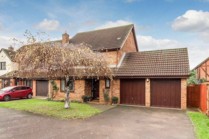 4 Bedroom Detached House For Sale In Tabbard Gardens, Newport Pagnell, MK16