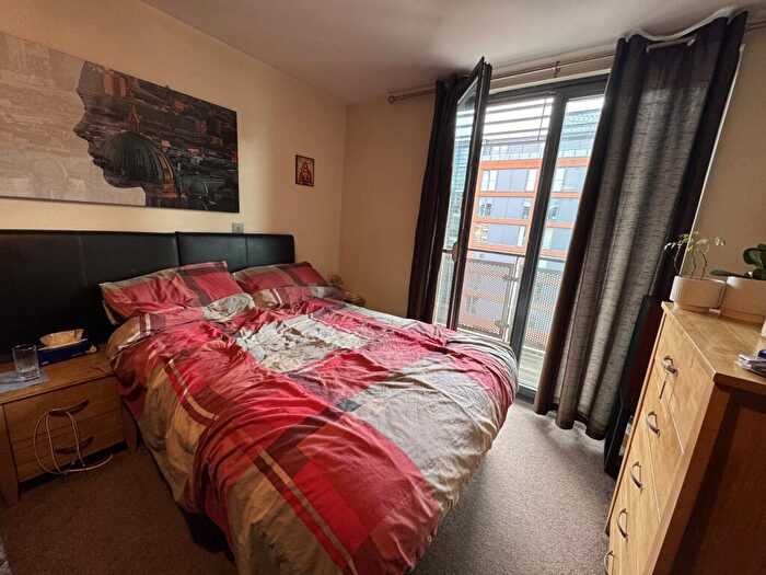 2 Bedroom Apartment To Rent In The Arcadian, B5