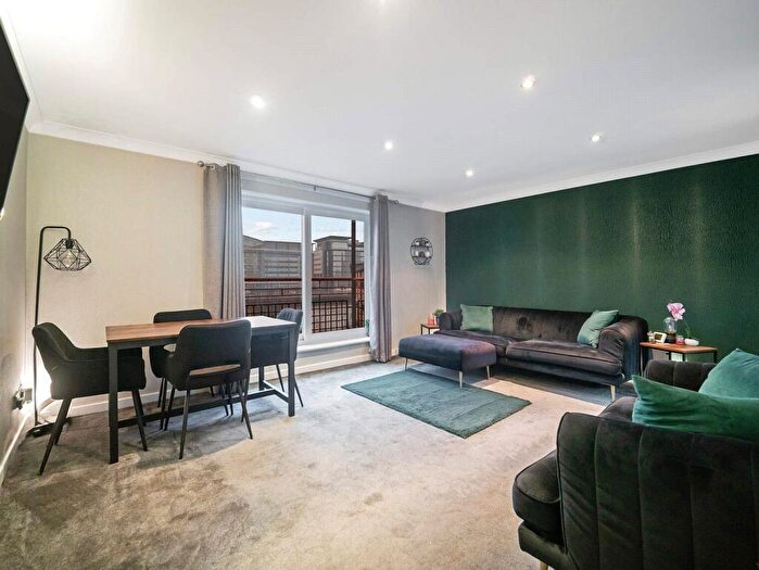 3 Bedroom Flat For Sale In Riverview Place, Glasgow, Glasgow City, G5