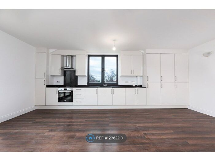 1 Bedroom Flat To Rent In Wilsthire Court, Swindon, SN1
