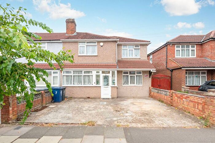 4 Bedroom Detached House To Rent In Empire Road, Perivale, Greenford, UB6