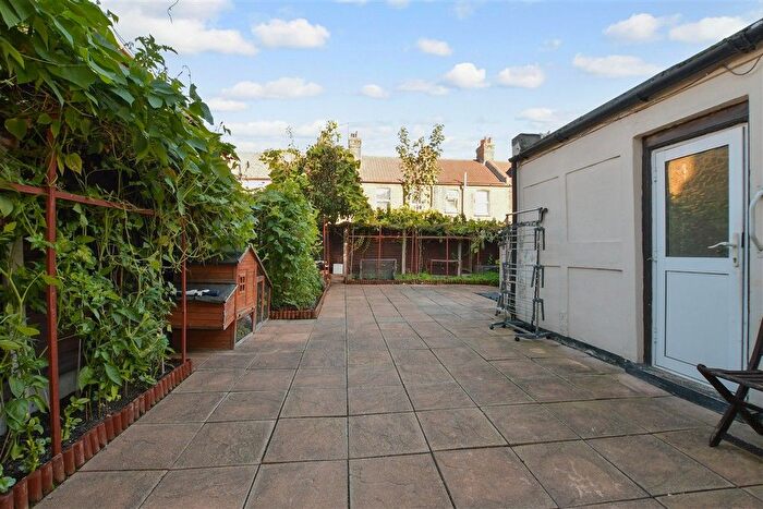 4 Bedroom Detached House For Sale In Cumberland Road, London, E13