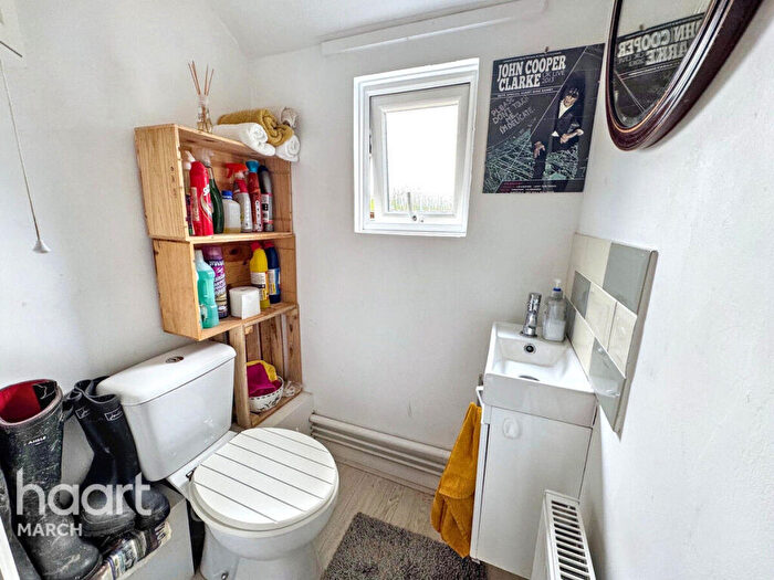 2 Bedroom Character Property For Sale In Doddington Road, Benwick, PE15