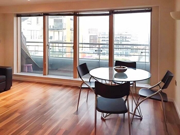 2 Bedroom Flat To Rent In Whitehall Waterfront, Riverside Way, Leeds, West Yorkshire, LS1