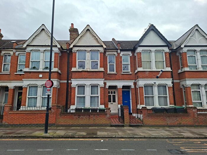 3 Bedroom Apartment To Rent In Saint Ann's Road, London, N15