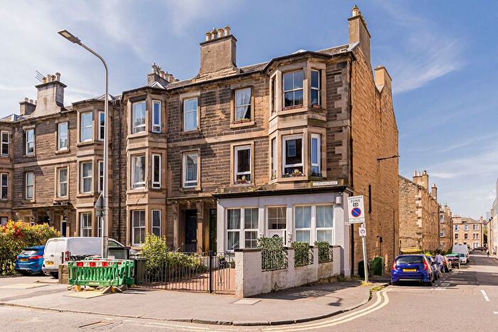 2 Bedroom Flat For Sale In St. Peters Place, Edinburgh, EH3