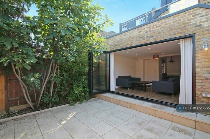 2 Bedroom Flat To Rent In A Rodwell Road, London, SE22