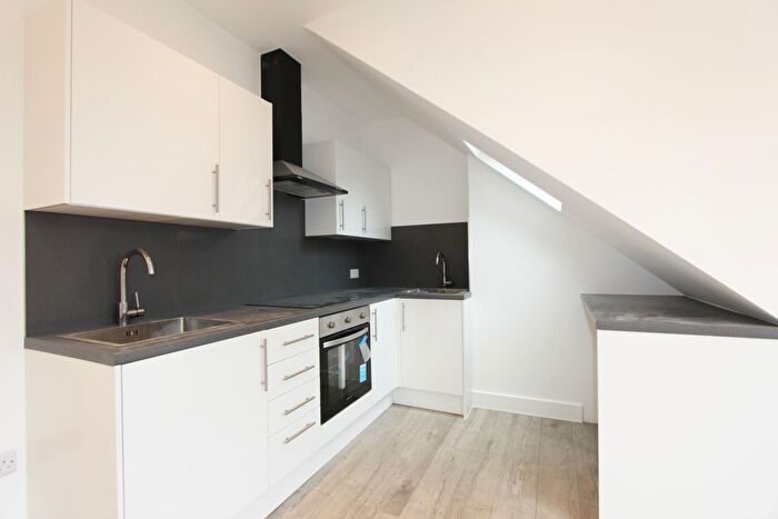 2 Bedroom Flat To Rent In Montpelier Rise, London, NW11