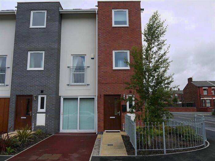 4 Bedroom Town House To Rent In Liberty Place, St Helens, WA10
