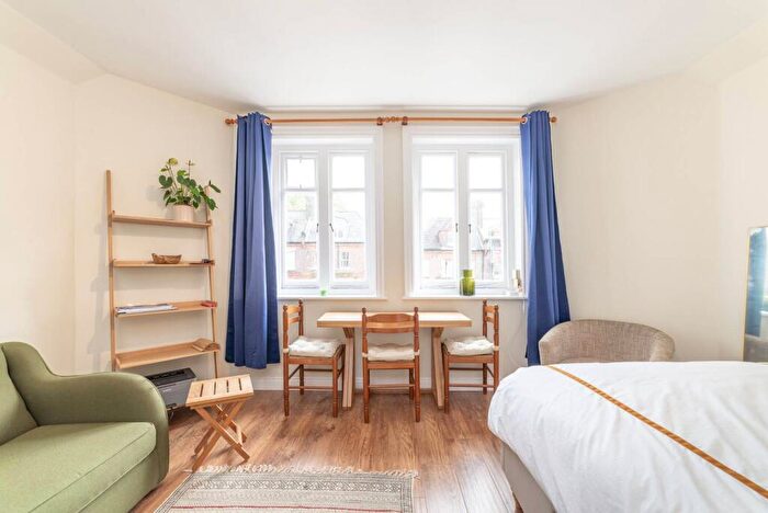 Studio For Sale In Frognal, Hampstead, London, NW3