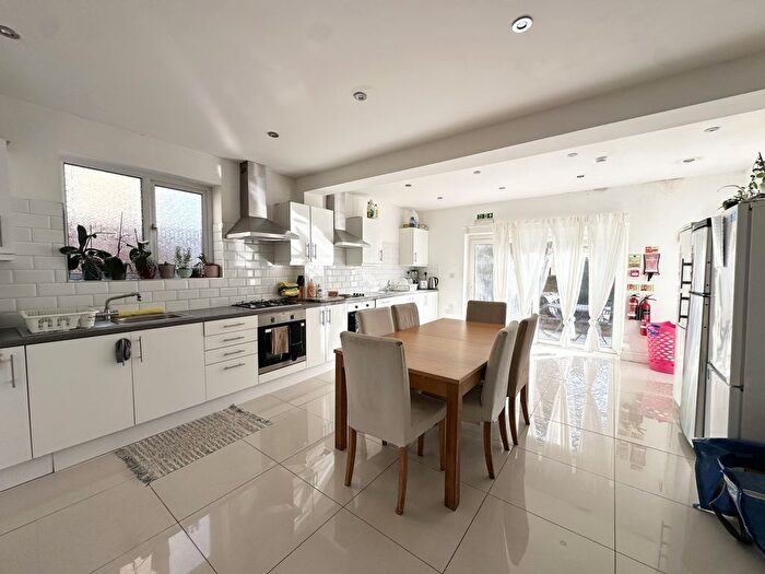 Studio To Rent In Midstrath Road, Neasden, NW10