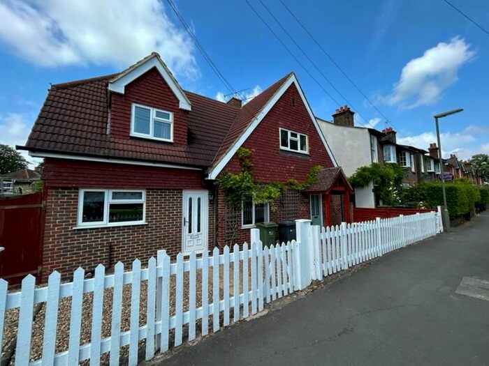 5 Bedroom Property To Rent In Bellfields Road, Guildford, GU1