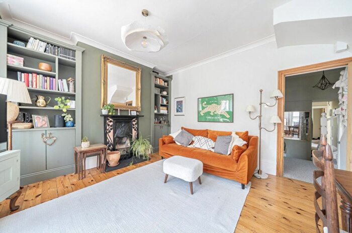 3 Bedroom Flat For Sale In Ommaney Road, London, SE14